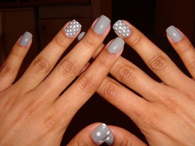 nail art grey color