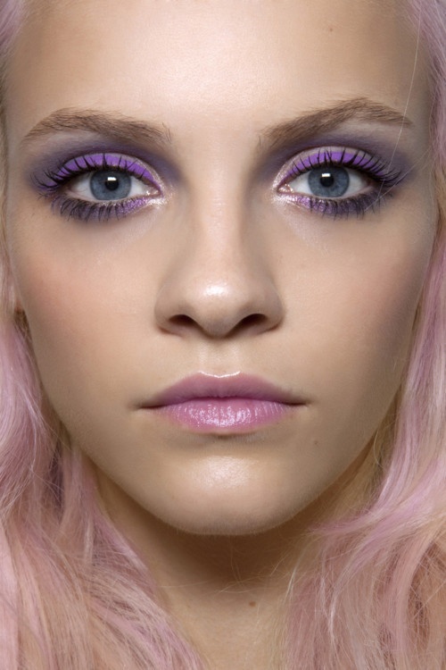 Purple Makeup Looks To Copy This Spring - fashionsy.com