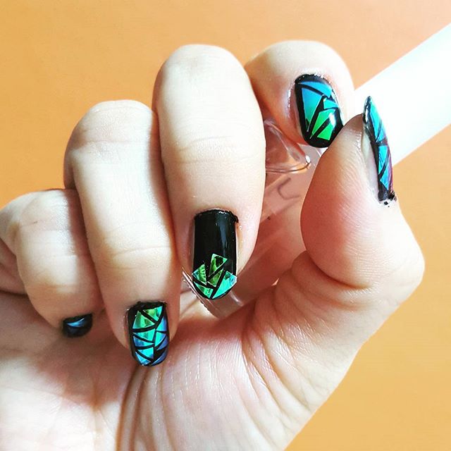 The Latest Nail Art Trend Shattered Glass Nails