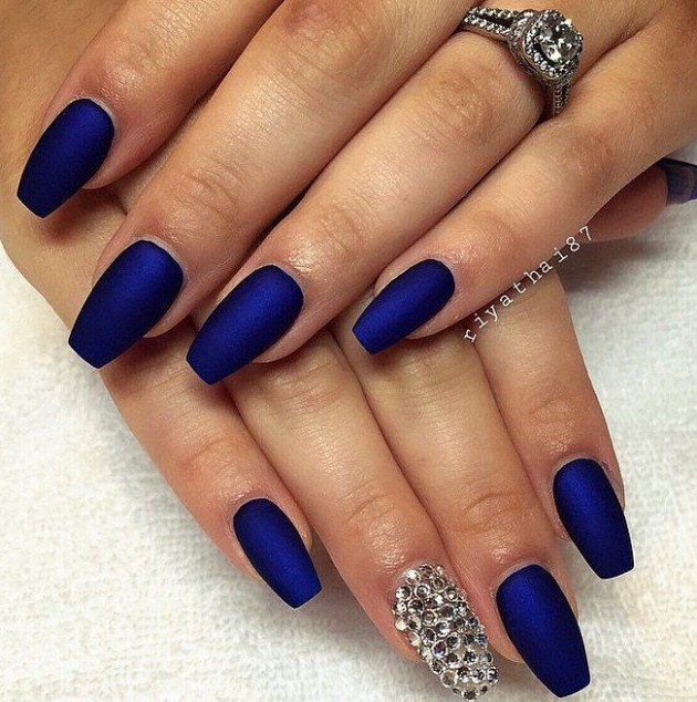 15 Beautiful Royal Blue Nail Designs You Can Try to Copy - fashionsy.com