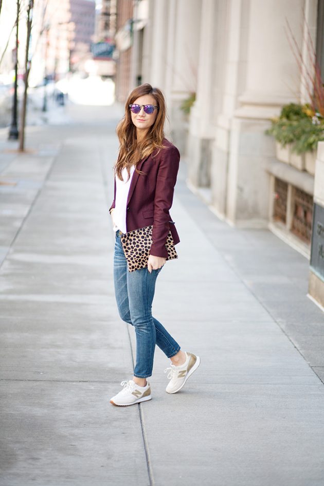 14 Fall Outfits That Will Make You Add A Burgundy Blazer To Your