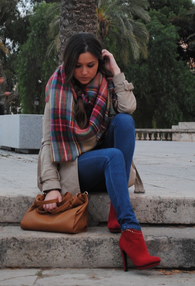 Add a Warm Scarf to Your Outfit - fashionsy.com