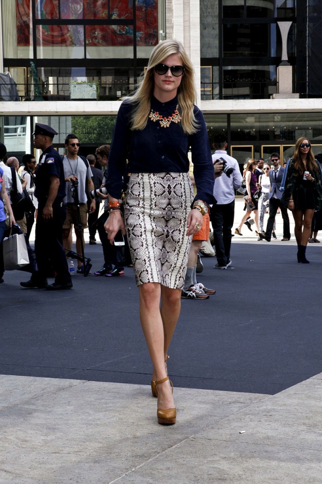 20 Stylish Outfit Ideas With A Pencil Skirt
