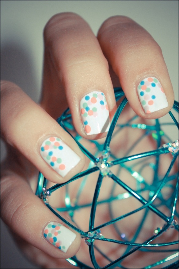 16 Cute and Easy Polka Dot Nail Designs