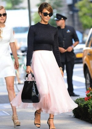 Jessica Alba - Irresistible, Spring Combinations - fashionsy.com