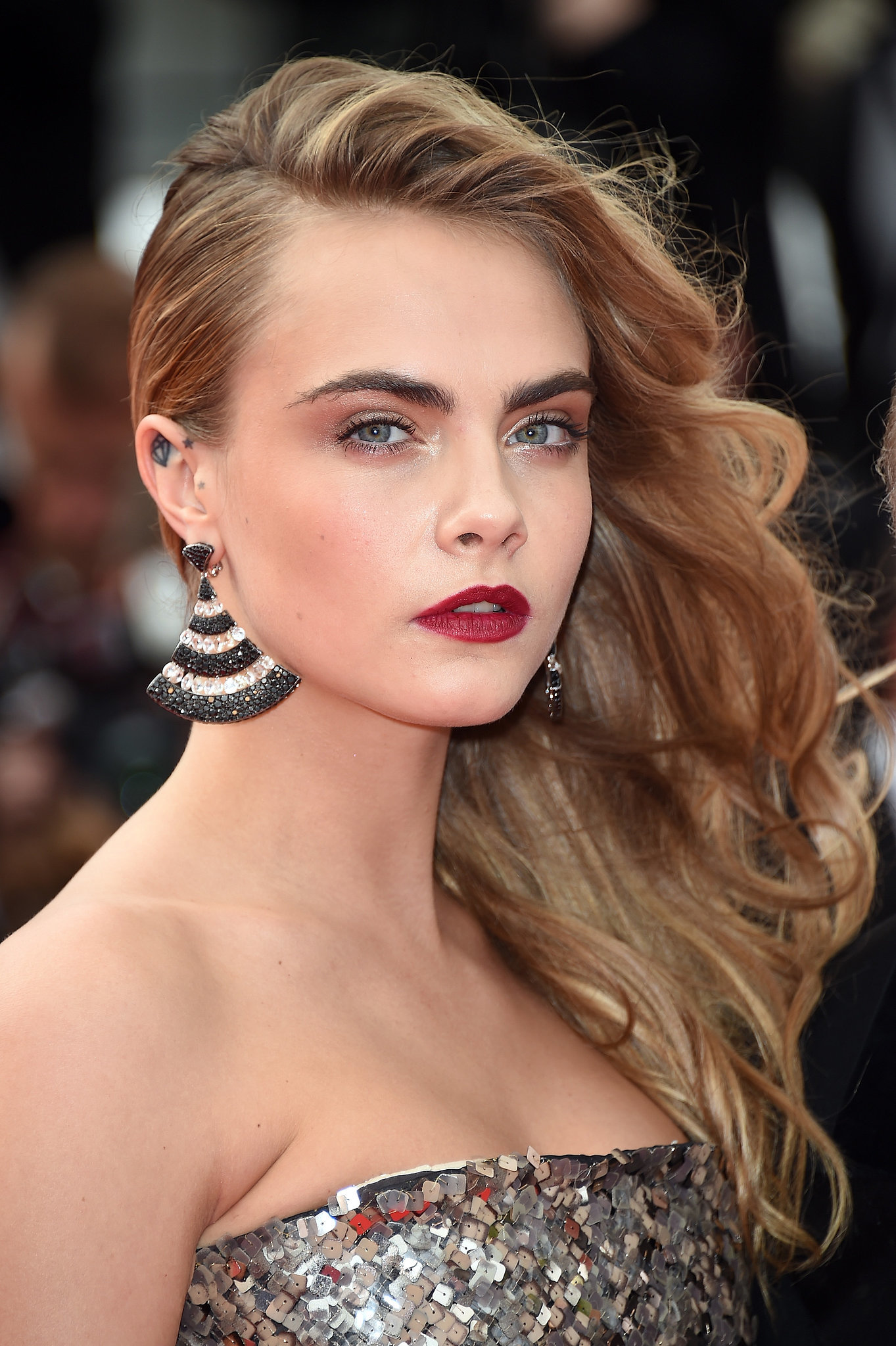 One Side Hairstyle   A New Trend From The Red Carpet