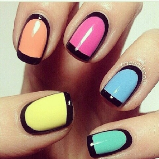 Outlined Nails Trend