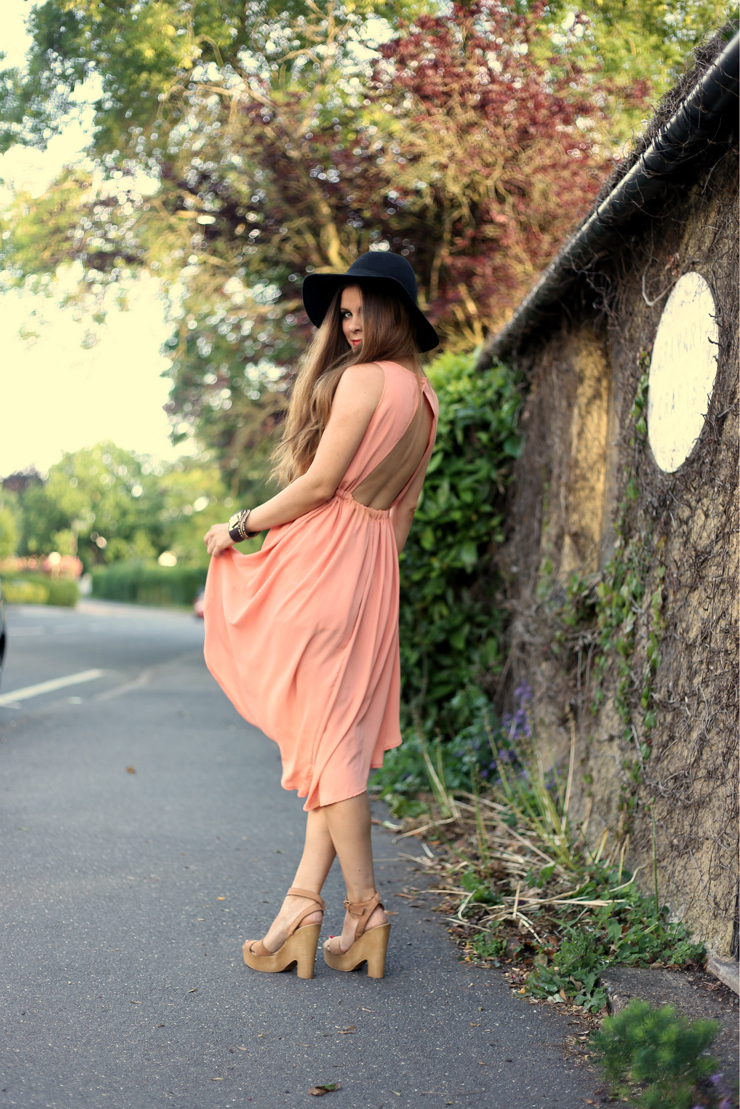 Backless Dress for Gorgeous Look in Summer