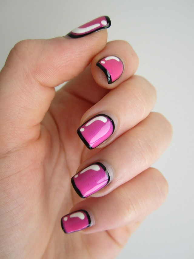 Outlined Nails Trend