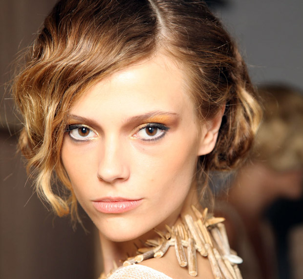 Make A Change   Wear A Deep Side Part Hairstyle