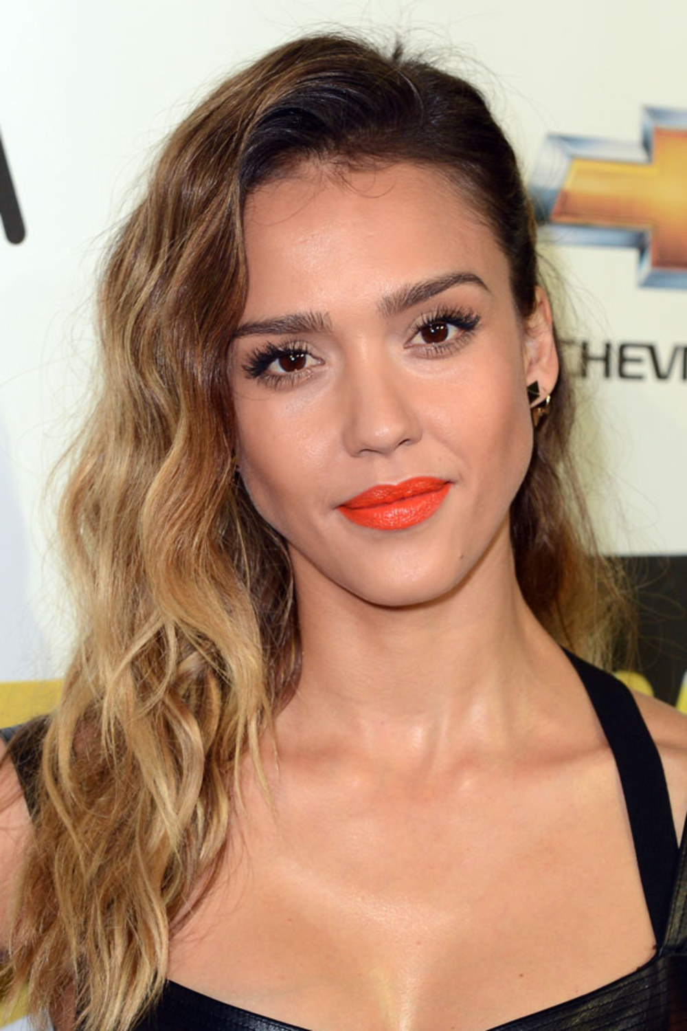 She Knows How   Best Hairstyles of Jessica Alba