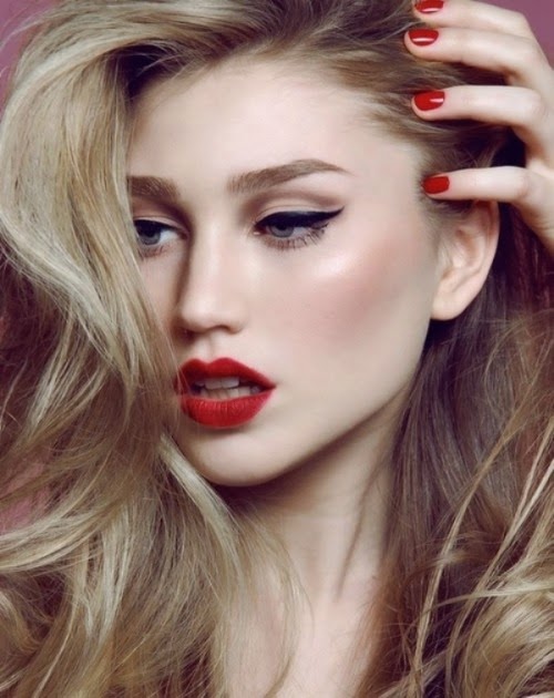Bold Makeup: Red Lips and Cat Eyes