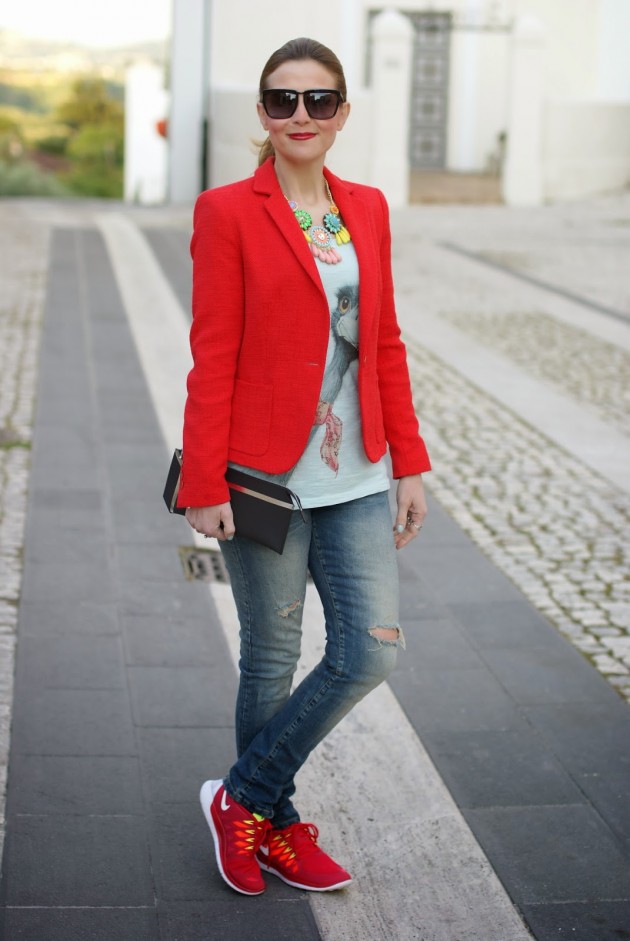 Trend Alert: Red Blazer for Fall Days - fashionsy.com