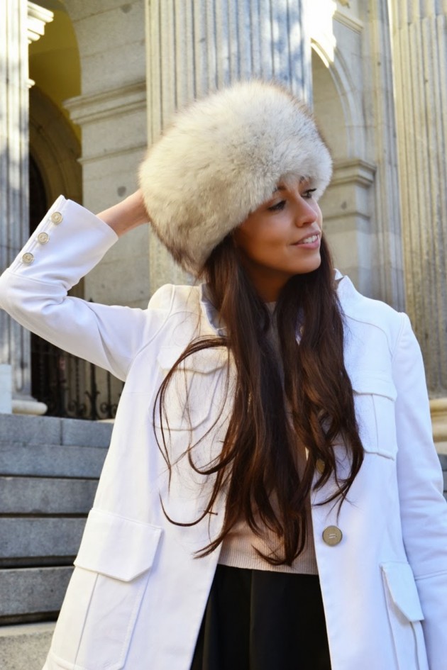 15 Fashionable Ways To Style White Winter Coats