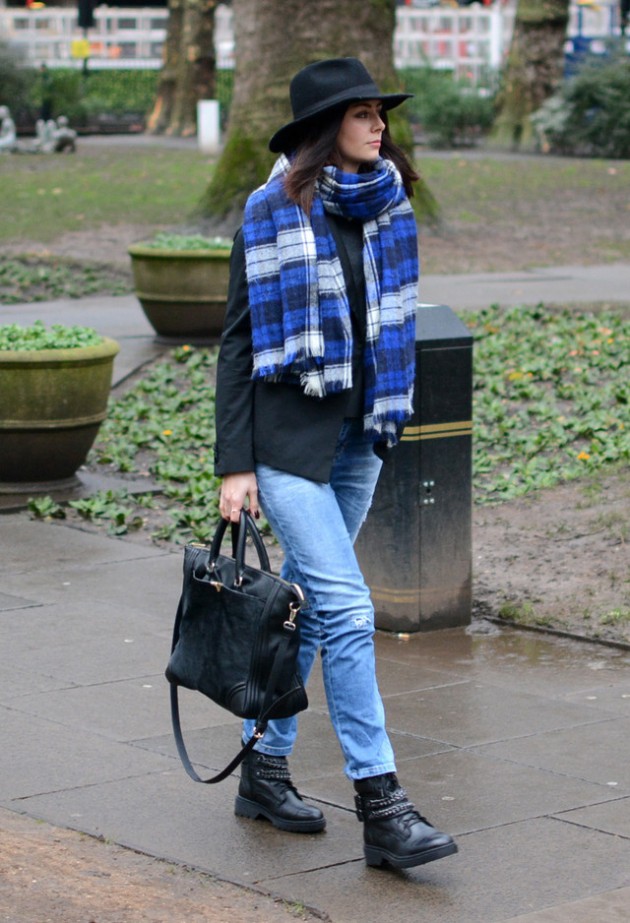 15 Warm And Sophisticated Outfits With Tartan Scarves
