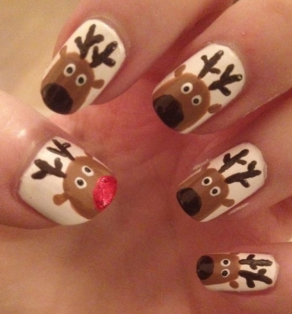 15 Adorable Christmas Nail Arts With Reindeer