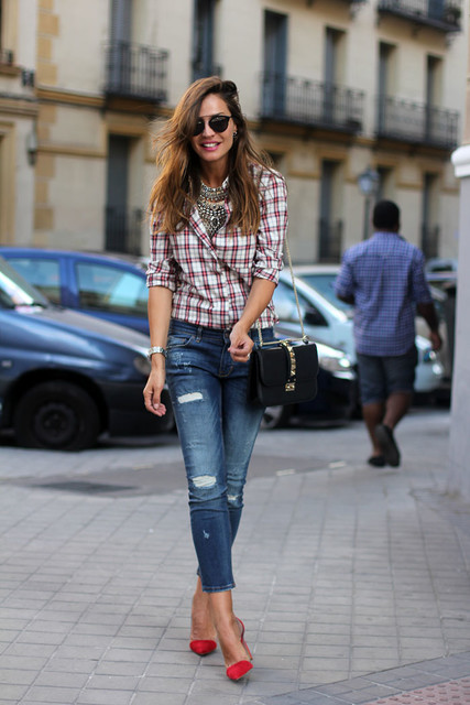 15 Stylish Ways To Wear A Pair Of Blue Jeans