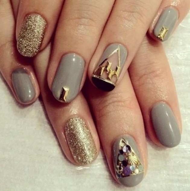 17 Eye Catching Nail Designs With Gold Glitter