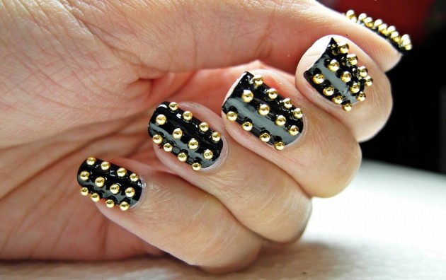 Amazing Black And Gold Nail Designs