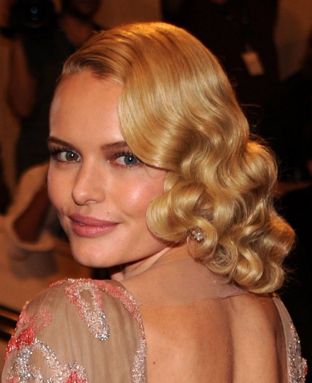 Elegant Side Part Curly Hairstyles For The New Years Eve 