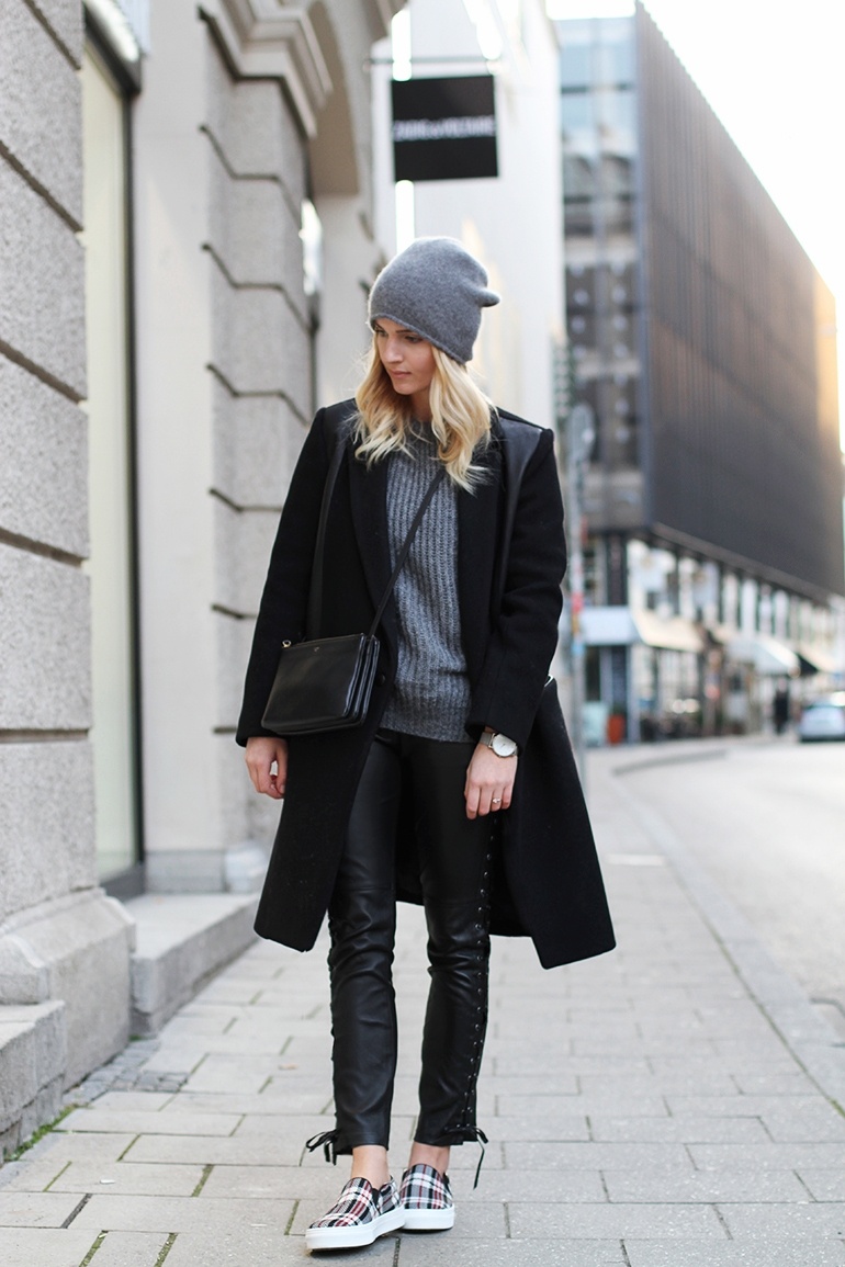 Casual-chic Winter Outfit Ideas with Slip-on Sneakers - fashionsy.com