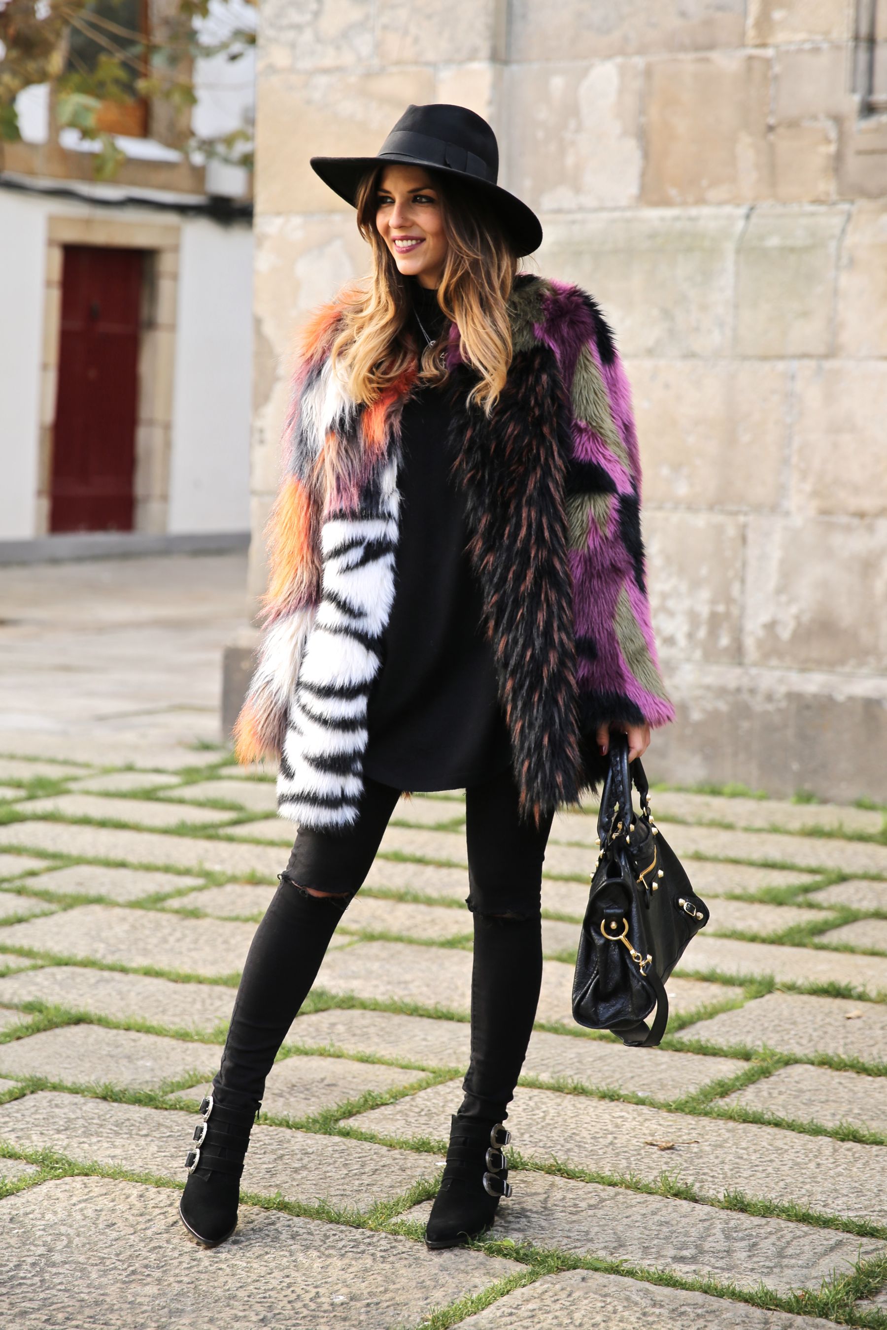 How To Wear Faux Fur Coats This Winter   18 Stylish Outfit Ideas