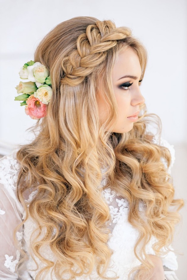 The Prettiest Wedding Hairstyles with Flowers