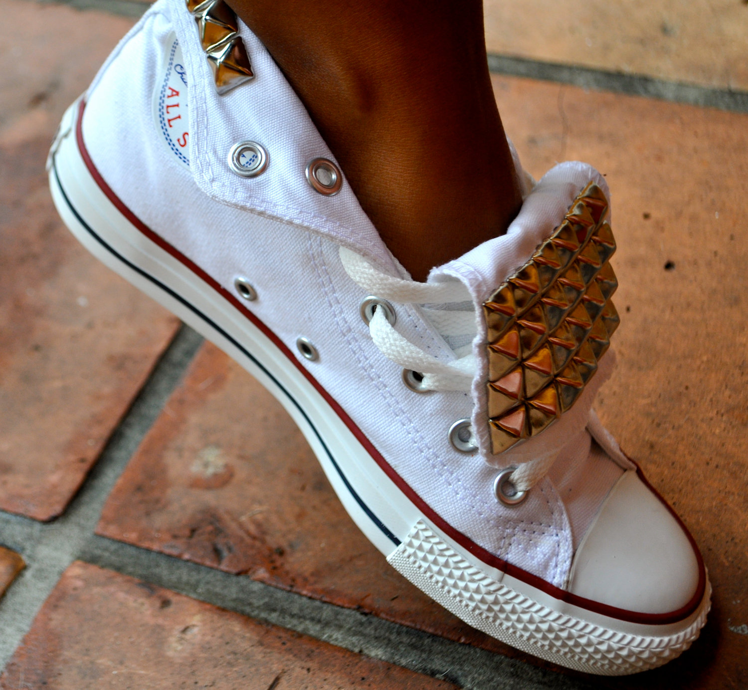 15 DIY Converse Sneakers To Rock This Spring - fashionsy.com