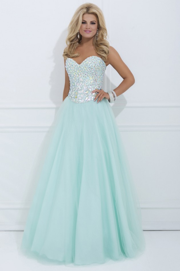 Gorgeous Prom Dresses That Will Make You The Prom Queen