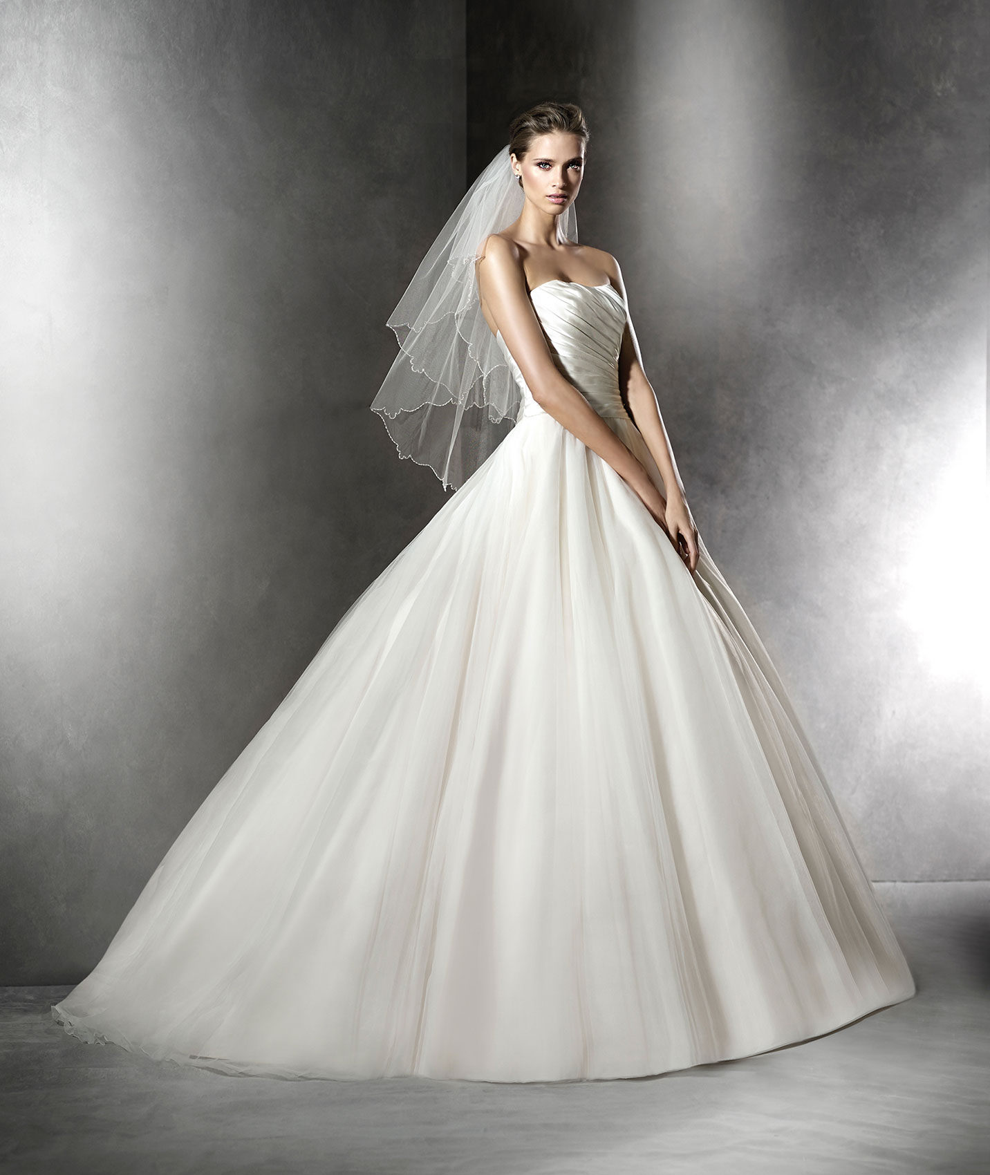 pronovias-spring-2016-bridal-collection-fashionsy