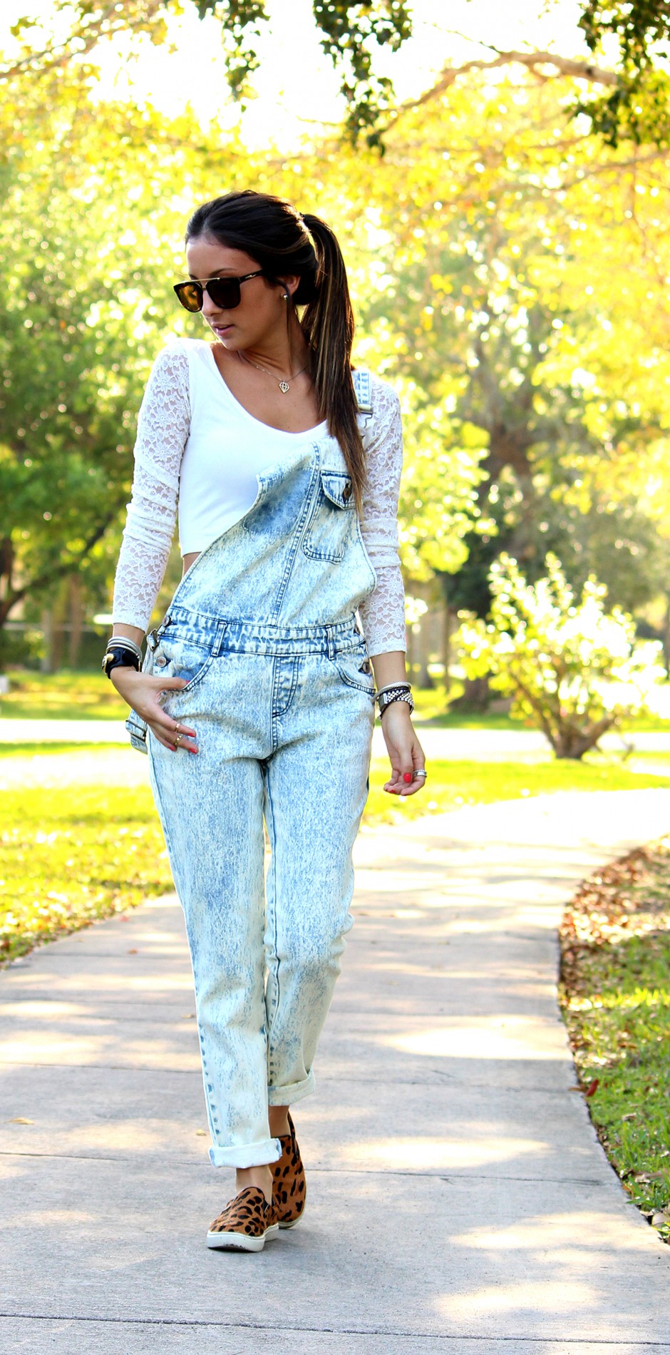 How to Look Chic in Denim Overalls - fashionsy.com