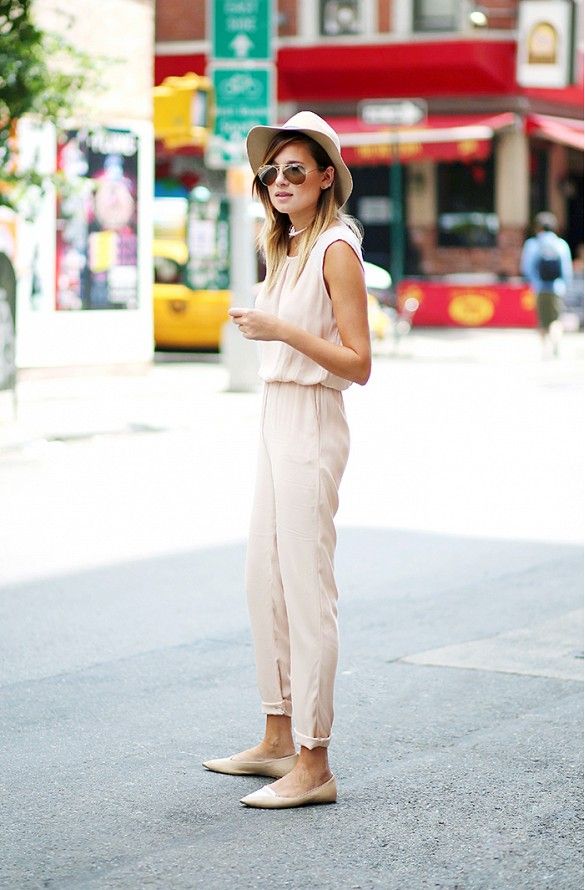 Minimal Monochromatic Summer Outfits
