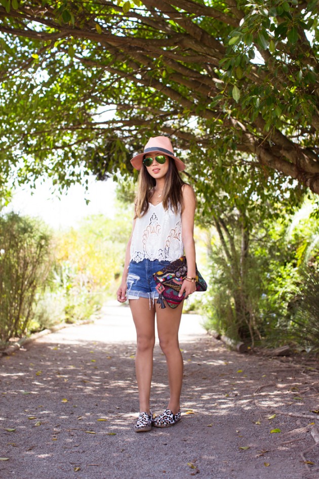 16 Cool Ways To Style Your Denim Cutoff Shorts