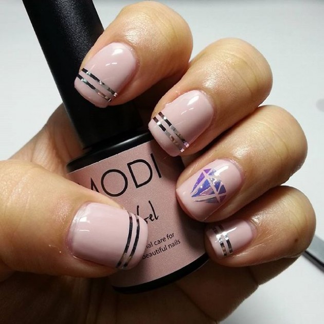 The Latest Nail Art Trend: Shattered Glass Nails