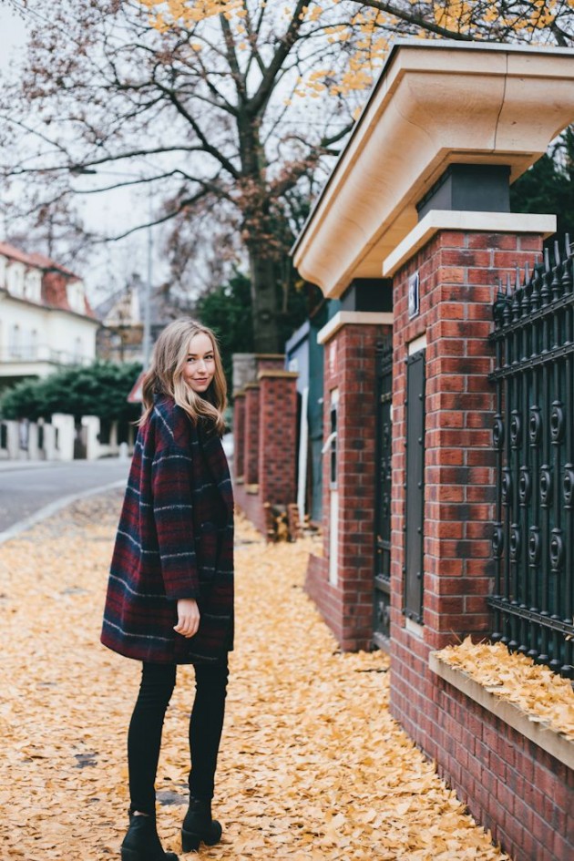 15 Trendy Ways Of How To Style Plaid Coats This Winter