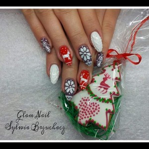 16 Simple Yet Stunning Christmas Nail Designs - fashionsy.com