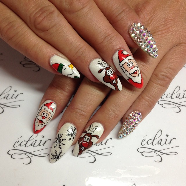 16 Simple Yet Stunning Christmas Nail Designs - fashionsy.com