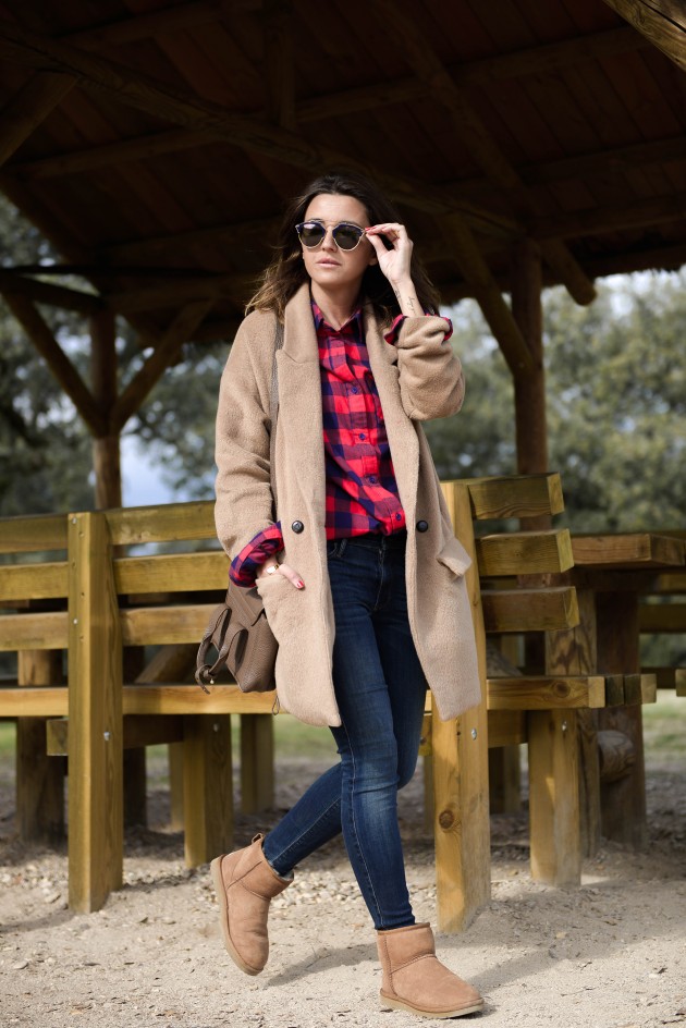 Cozy And Warm Outfit Ideas With UGG Boots