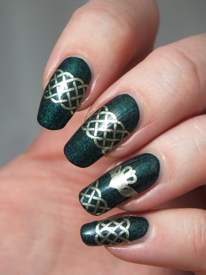 15 Emerald Green Nail Designs You Can Copy - fashionsy.com