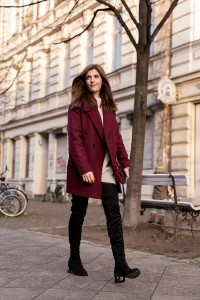 Wear A Burgundy Coat To Stand Out From The Crowd - fashionsy.com