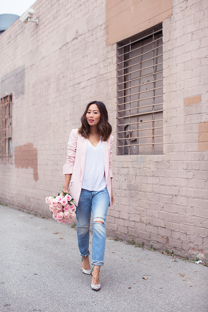16 Outfits That Will Make You Want A Pale Pink Blazer - fashionsy.com