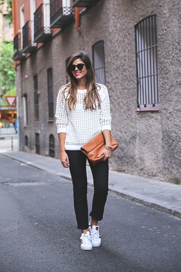20 Casual And Chic Outfits With Sneakers That You Should Not Miss