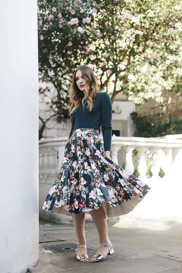 16 Wonderful Looks With Floral Skirts To Fall In Love With