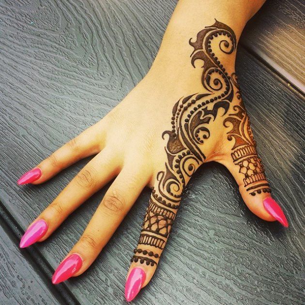 15 Gorgeous Henna Tattoos Youll Be Dying to Get