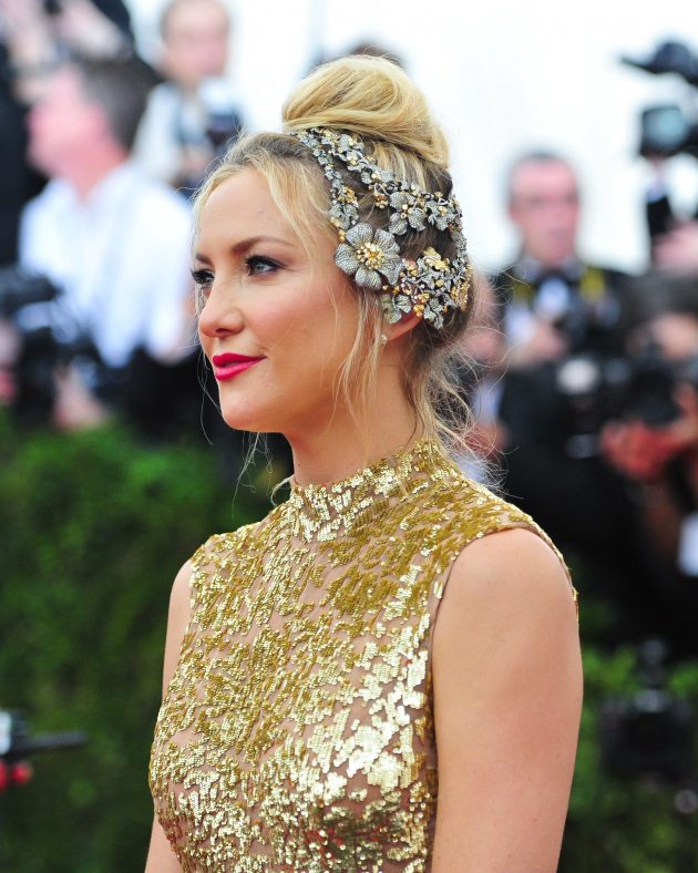 How To Choose The Right Hairstyle For Your Prom Dress