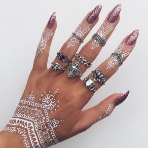 15 Gorgeous Henna Tattoos You'll Be Dying to Get - fashionsy.com