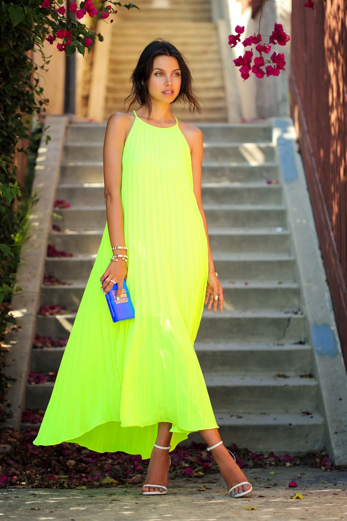 Summer Neon Outfits That Will Draw All Of The Attention - fashionsy.com