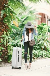 Comfy Blogger Travel Outfits You Will Love To Copy - fashionsy.com