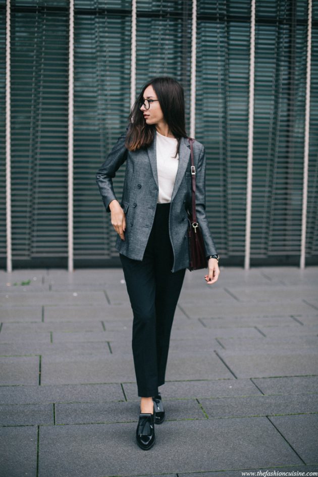 Chic Outfits That Will Make You Add A Grey Blazer To Your Wardrobe