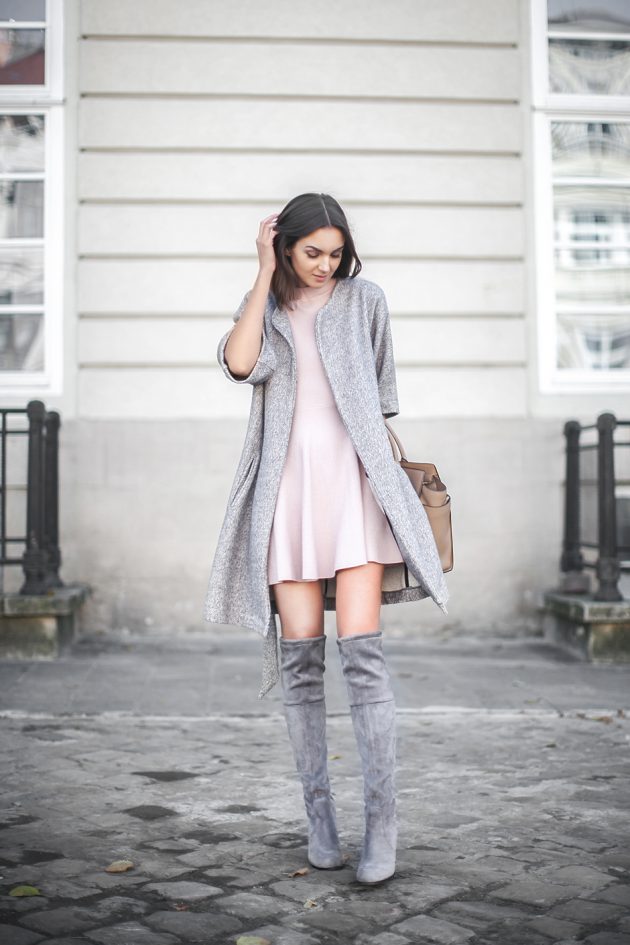 How To Wear Grey Boots Like A Fashion Blogger